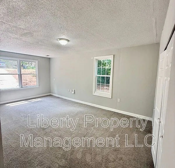 512 Nottingham Dr — Photo 7