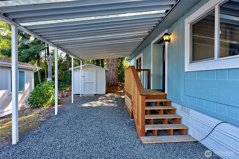 3rd image of 600 Lincoln Road NE #9