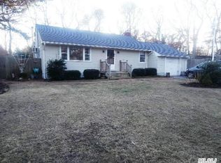 8 Ely Rd, Riverhead, NY 11901