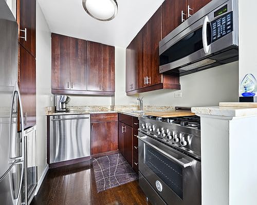 3rd image of 301 Cathedral Pkwy #15C