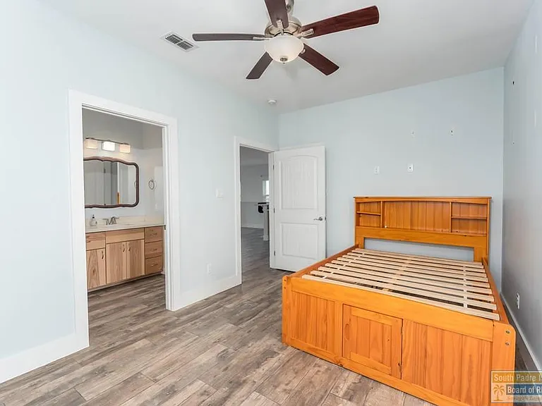 133 Oleander Dr — Photo 35