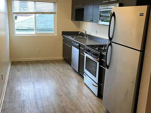 5th image of 2545 A St APT 21