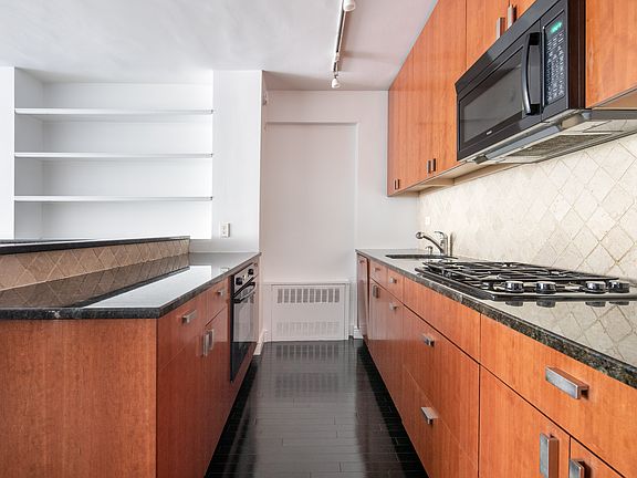 5th image of 166 E 63rd St APT 7J