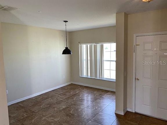 3rd image of 990 Cumberland Dr