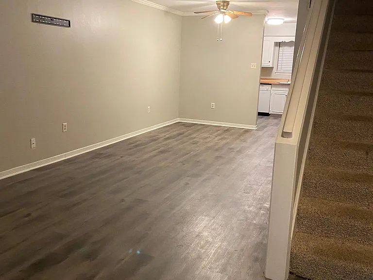 960 Dickenson Ave — Photo 3
