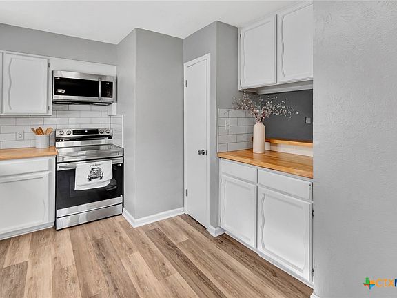 4th image of 309 Williamsburg Ave