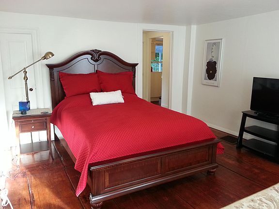 Large front room for bedroom w/sitting area.