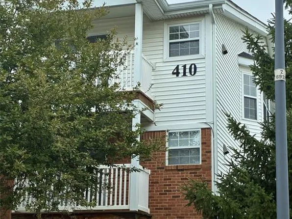 410 Benton Dr APT L, Saint Peters, MO 63376