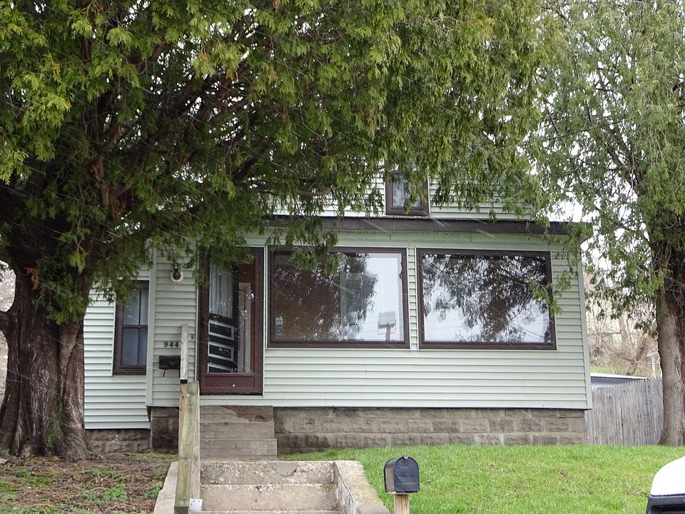 1st image of 944 Underhill Ave SW