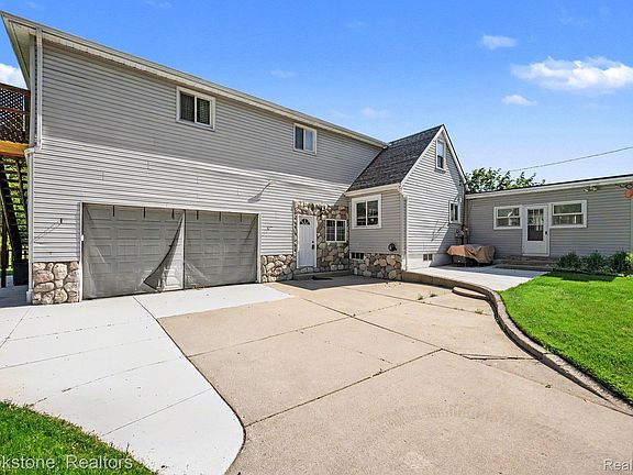 5th image of 37815 Pineridge St