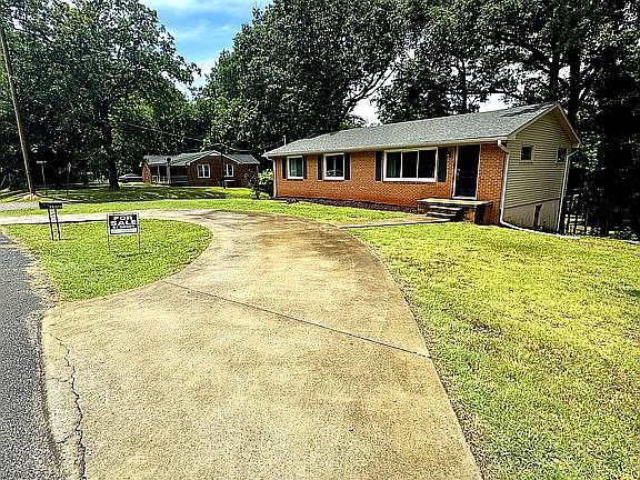 2nd image of 1306 Cypress Mill Rd