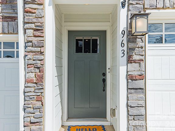 3rd image of 963 Portrush Ln