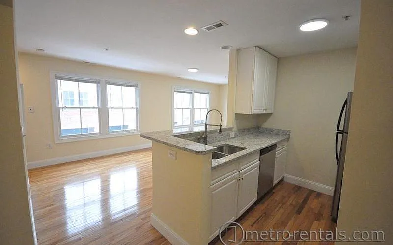 1 bed, 1.5 bath, 1250 sqft, $1,895 — Photo 3