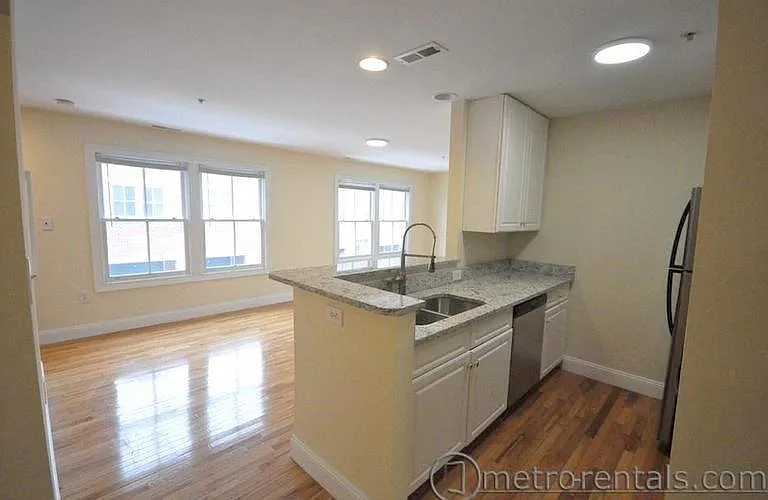 44 Warren St #44 — Photo 3