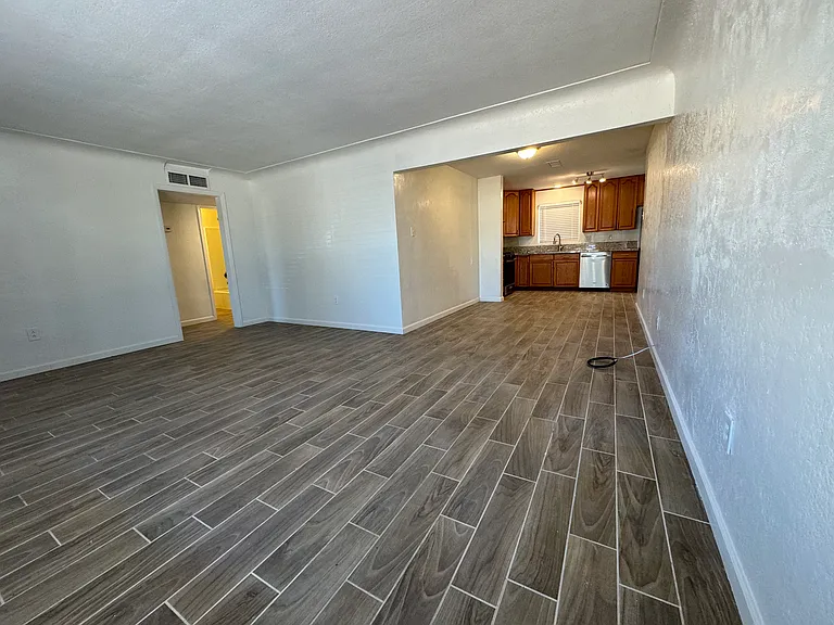 328 E Lester St #1 — Photo 2