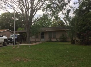 1615 Burkedale Dr, Port Lavaca, TX 77979