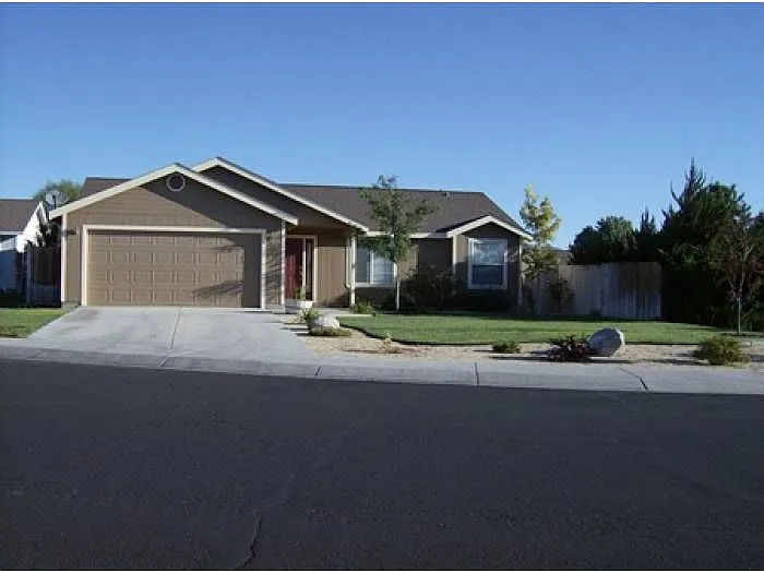 734 Shadow Ln photo 1