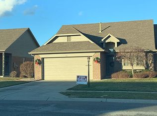 734 Cottage Ln, Greenwood, IN