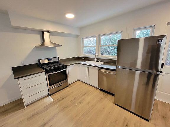 2nd image of 1226 S Manhattan Pl #5