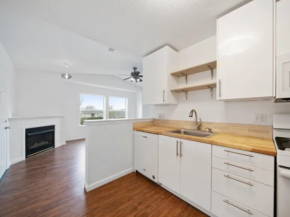 15058 NW Central Dr APT 1010, Portland, OR 97229