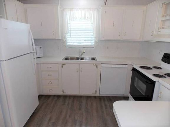 4th image of 797 Royal Forest Dr