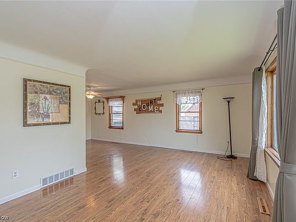 4th image of 17951 Strongsville Blvd