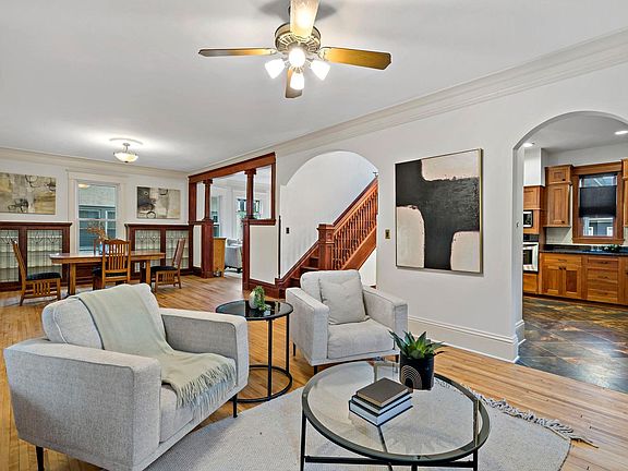 5th image of 2824 Irving Ave S