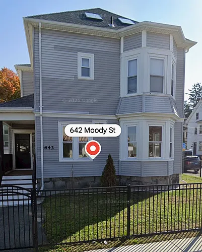 642 Moody St Photo 1