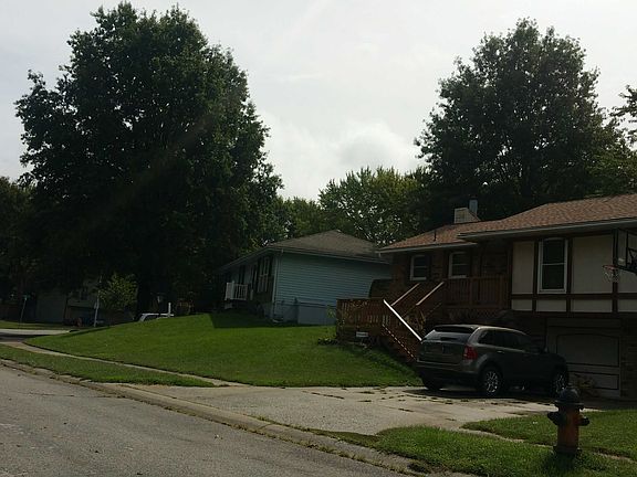 4th image of 613 NE 98th Ter