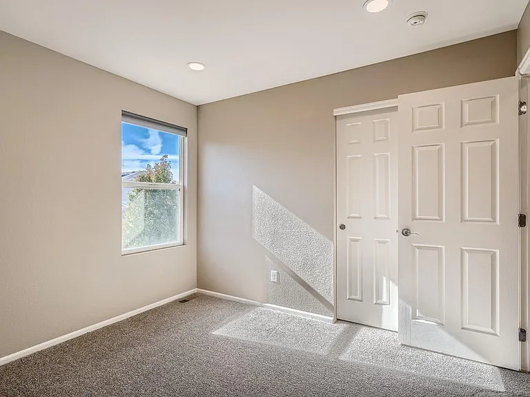 2106 Mountain Iris Dr — Photo 19