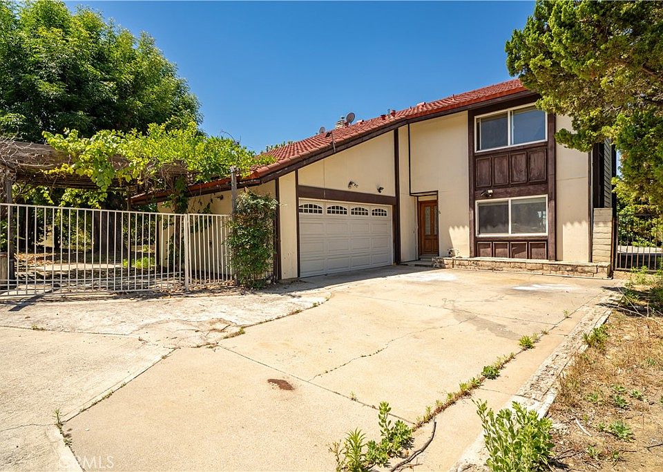 1st image of 1935 Walnut Leaf Dr