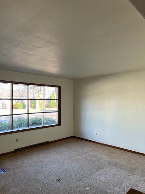 2nd image of 5541 East Dr #4