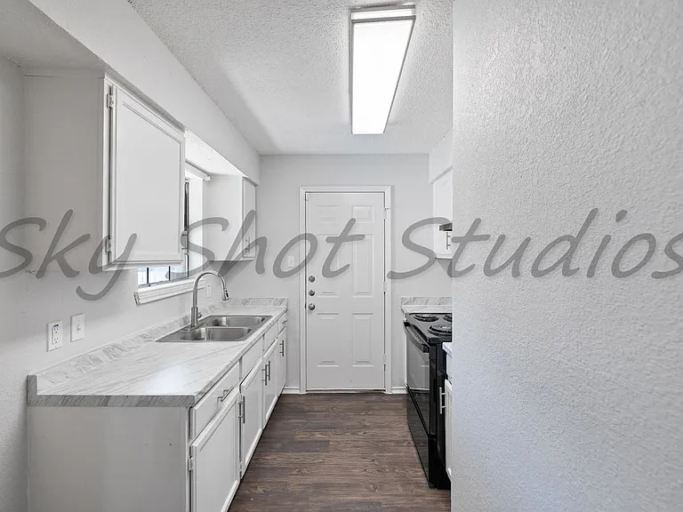 2542 Avenue H #1 — Photo 4