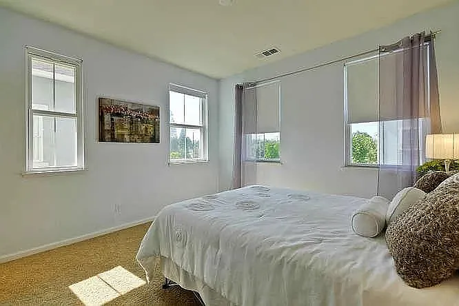 2 bed, 2.5 bath, 1127 sqft, $3,750 — Photo 4