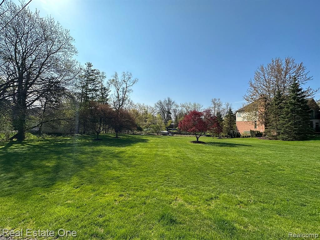 2119 Century Oak Ln, West Bloomfield, MI 48323 | MLS #20230034585 | Zillow