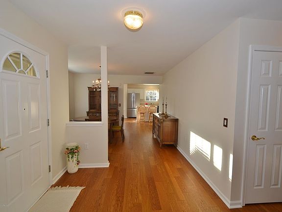 3rd image of 2885 Lenox St