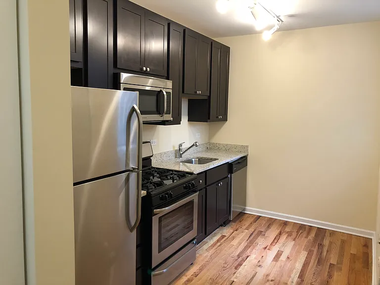 4747-49 N Troy St — Photo 5