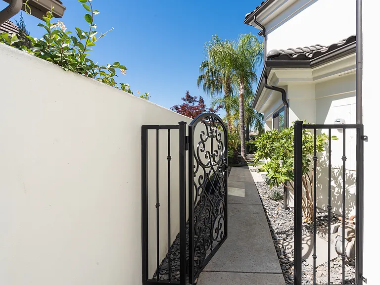 2589 W Lake Van Ness Cir — Photo 55