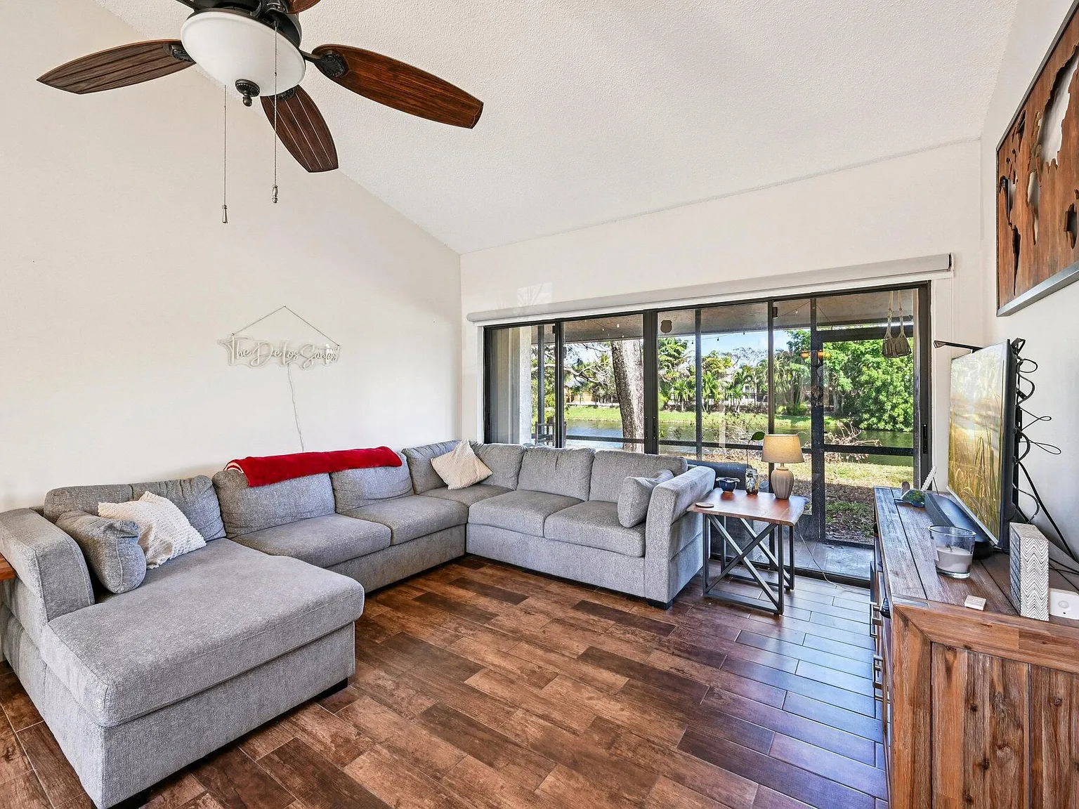 2 bed, 2.0 bath, 996 sqft, $2,950 — Photo 3