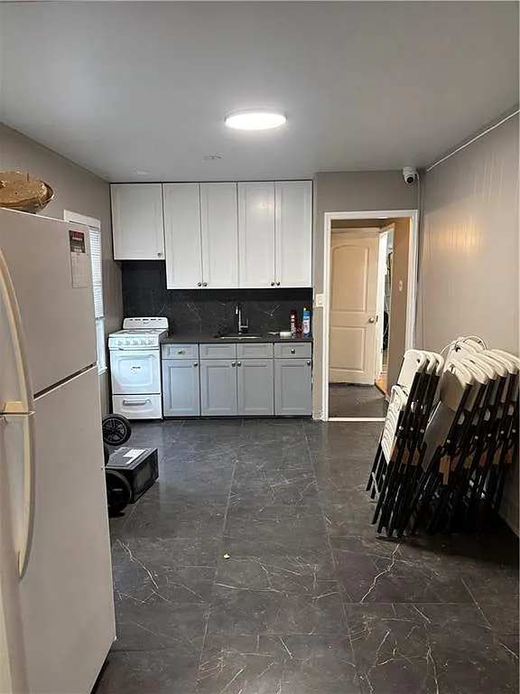 3 bed, 2.0 bath, 735 sqft, $3,400 — Photo 1