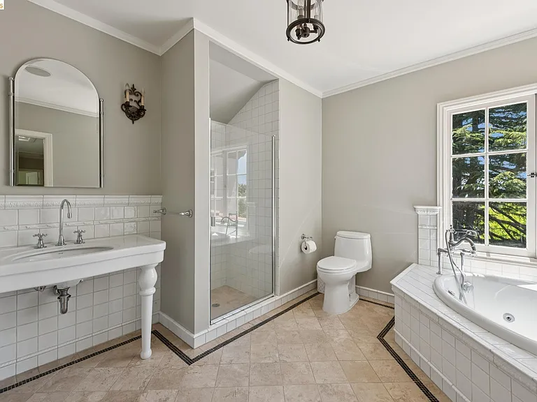 15 Selborne Dr — Photo 18