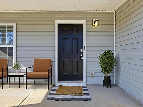 3rd image of 216 Wayfair Ln