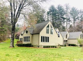 37-1861 River Run Rd, Sapphire, NC 28774