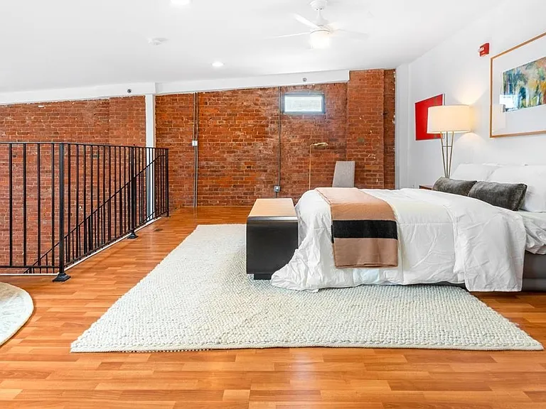 46 Irving St #2R — Photo 6
