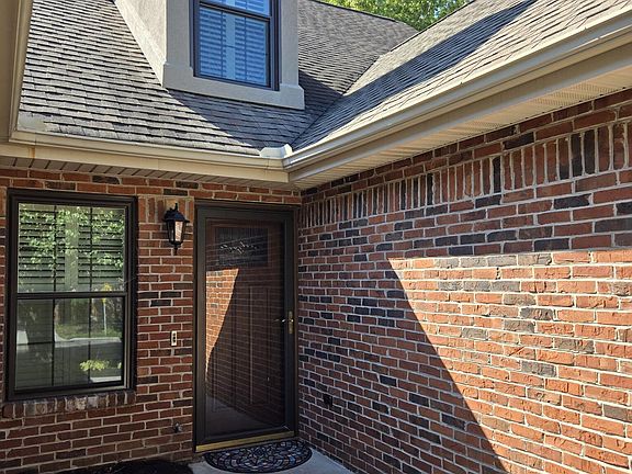 3rd image of 658 Farragut Commons Dr