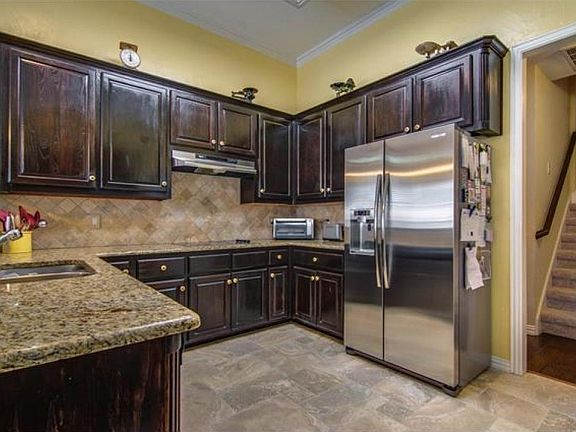 4th image of 700 Heatherglen Dr