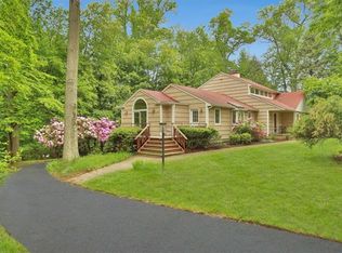 346 Deer Track Ln, Valley Cottage, NY