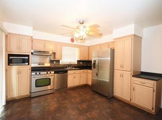 110 Rochelle Pkwy, Saddle Brook, NJ 07663