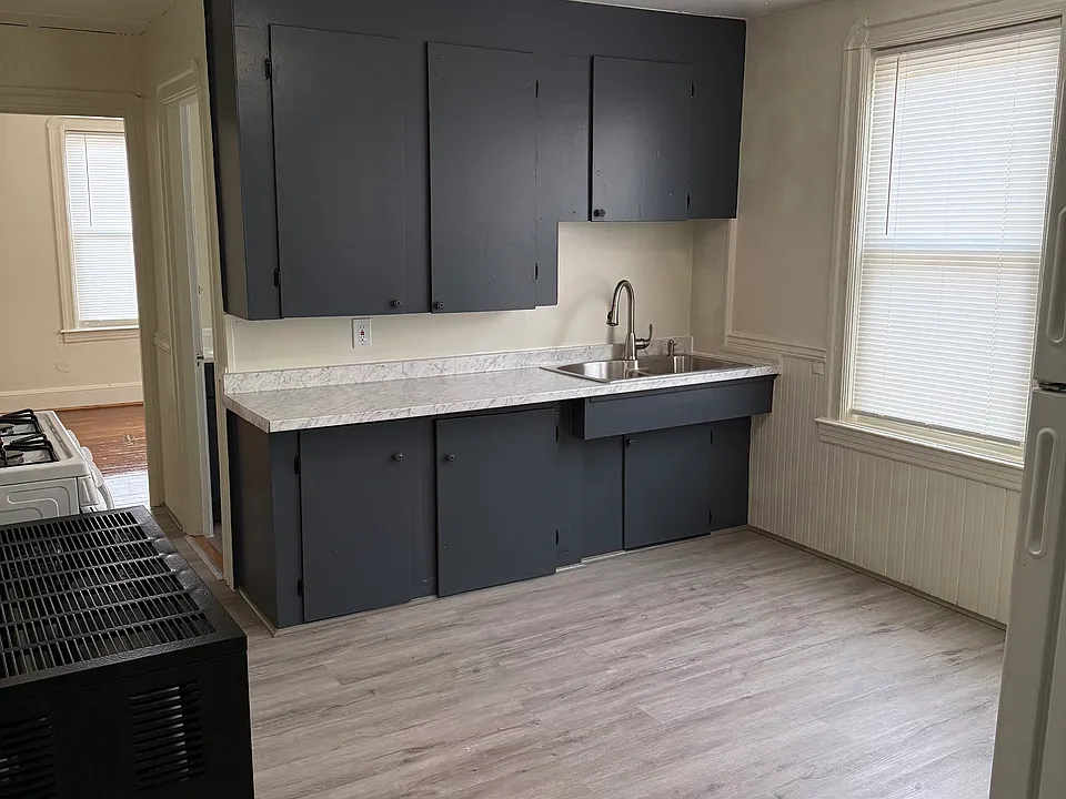 99 Rand St #3R
