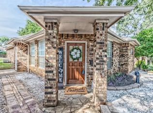 516 E Ash Ln, Euless, TX 76039